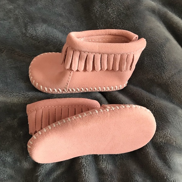 SOLD. Baby Minnetonka Moccasins Sz 2 Pink Suede - Picture 2 of 5